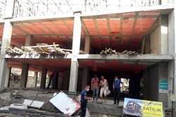 Burhaniye’de inşaattan düşen işçi yaralandı