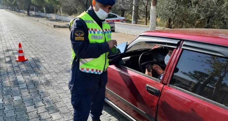 Jandarma emniyet kemeri takmayan sürücülere ceza yağdırdı