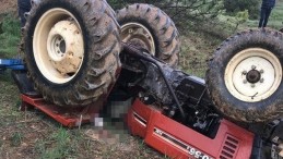 Kepsut’ta devrilen traktörün sürücüsü hayatını kaybetti