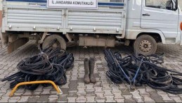Dursunbey’de 8 telefon direği ile kablolarını çalan zanlı tutuklandı